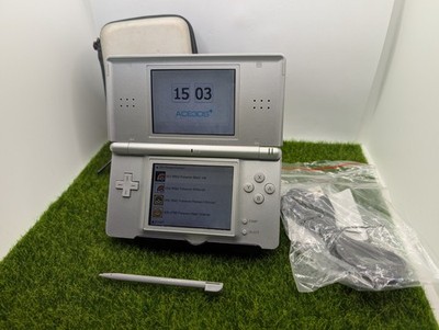 Nintendo DS lite Silber Konsole + R4 Spiel + Ladecase Bundle getestet sehr guter Zustand