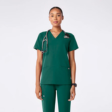 FIGS Women's Casma Three-Pocket Scrub Top, Style A31002, Size M, Green