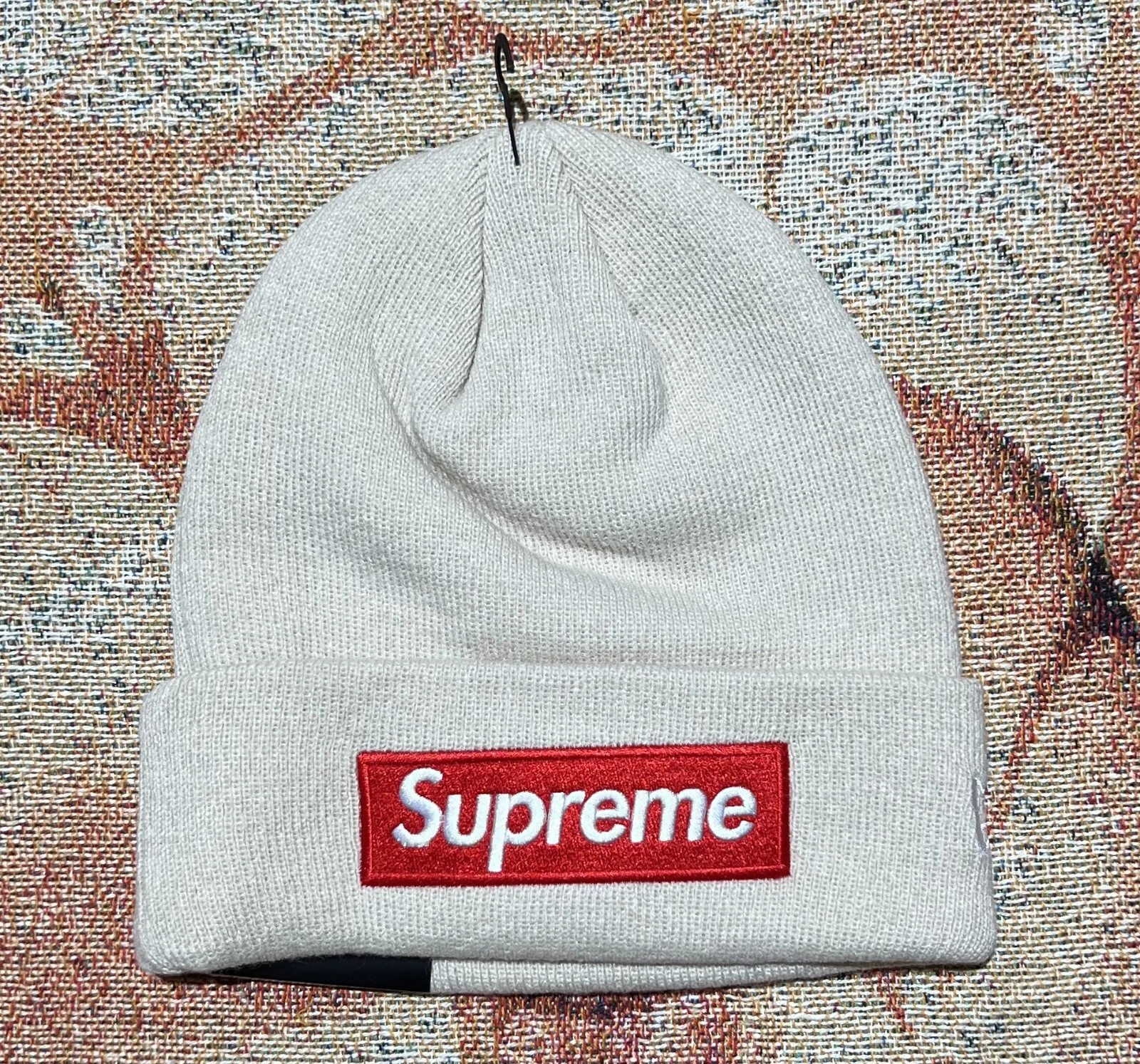 Bonnet Supreme New Era boîte logo FW24 pierre neuf