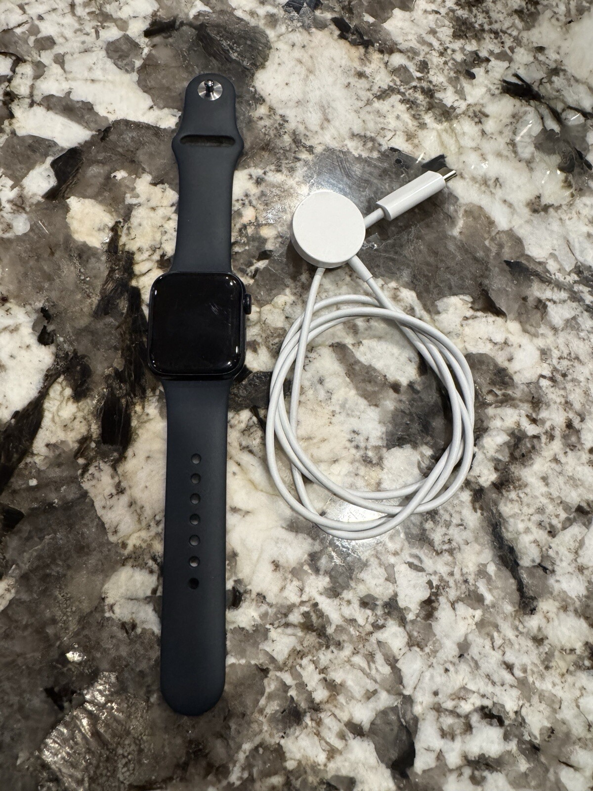 Apple Watch SE 40mm Black Alum Case Black Sport Band with LTE-image
