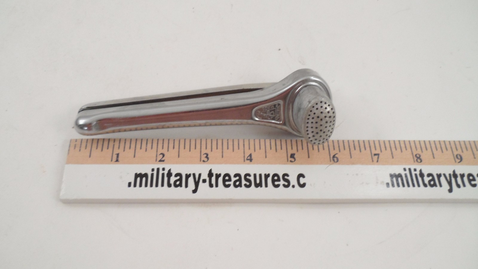 Unusual Vintage Brevettato Deep Well Bowl Handheld Garlic Press Made in