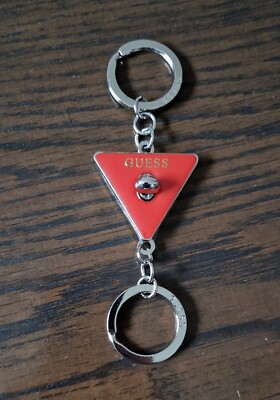 GUESS DETACHABLE METAL/RED ENAMEL TRIANGLE PIECE TURNLOCK DOUBLE