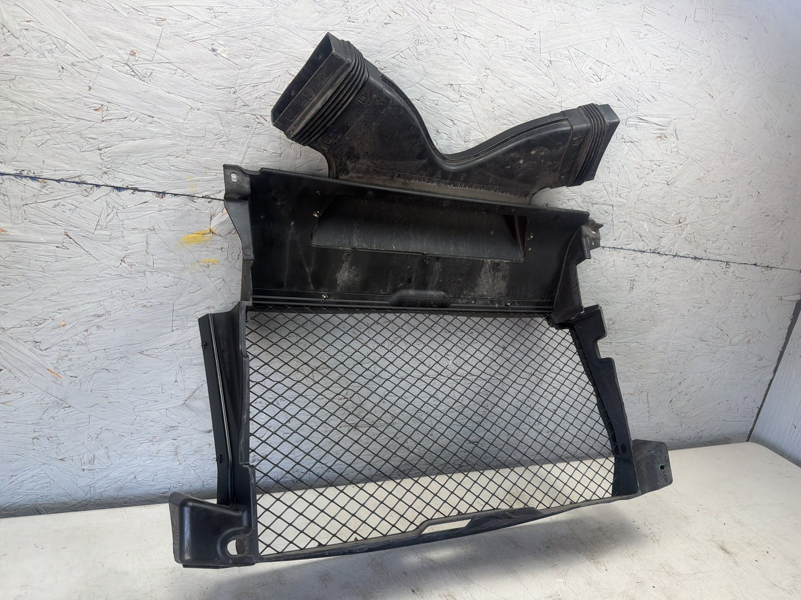 Maserati Quattroporte 2014-2021 Front Air conveyor P/N 670001328