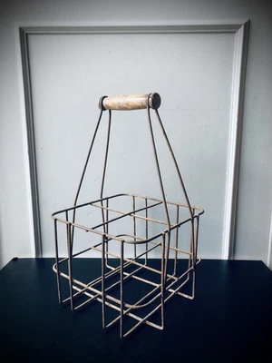 Vintage Casier Panier Métal Range Bouteille Poignée Bois Ancien Atelier Vin Lait - Photo 1/4