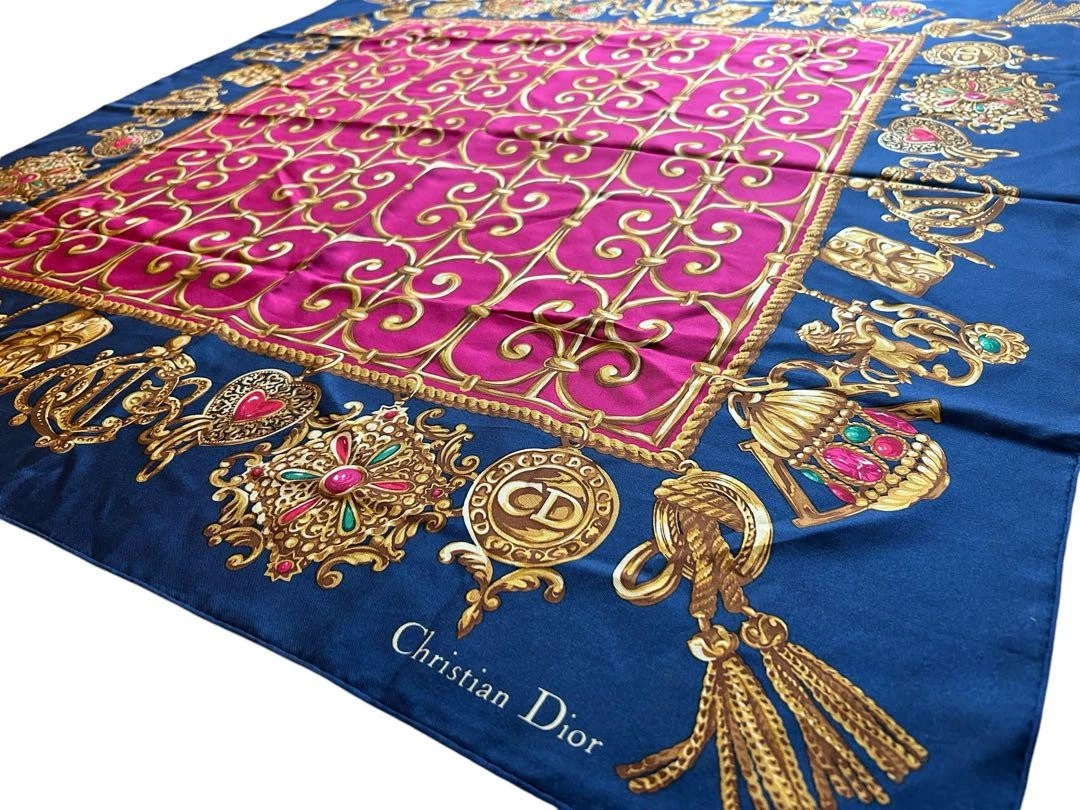 Grande écharpe Christian Dior avec motif bijou 90 cm * 90 cm
