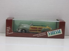Chrysler Town & Country Cabrio 1947 in grün mit Holzdekor Box Vitesse 490 1:43