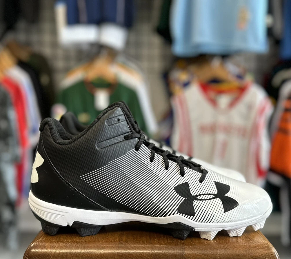 Men's Baseball Cleats.