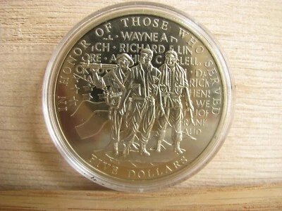 Republic of LIBERIA 5 dollar coin 2004 IN HONOR OF THOSE WHO SERVED - Image 1 of 4