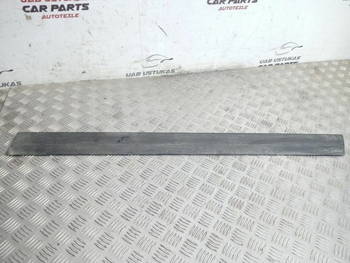 Volkswagen PASSAT B5 1997 Beplankung Türleiste Zierleiste vorne UST58875