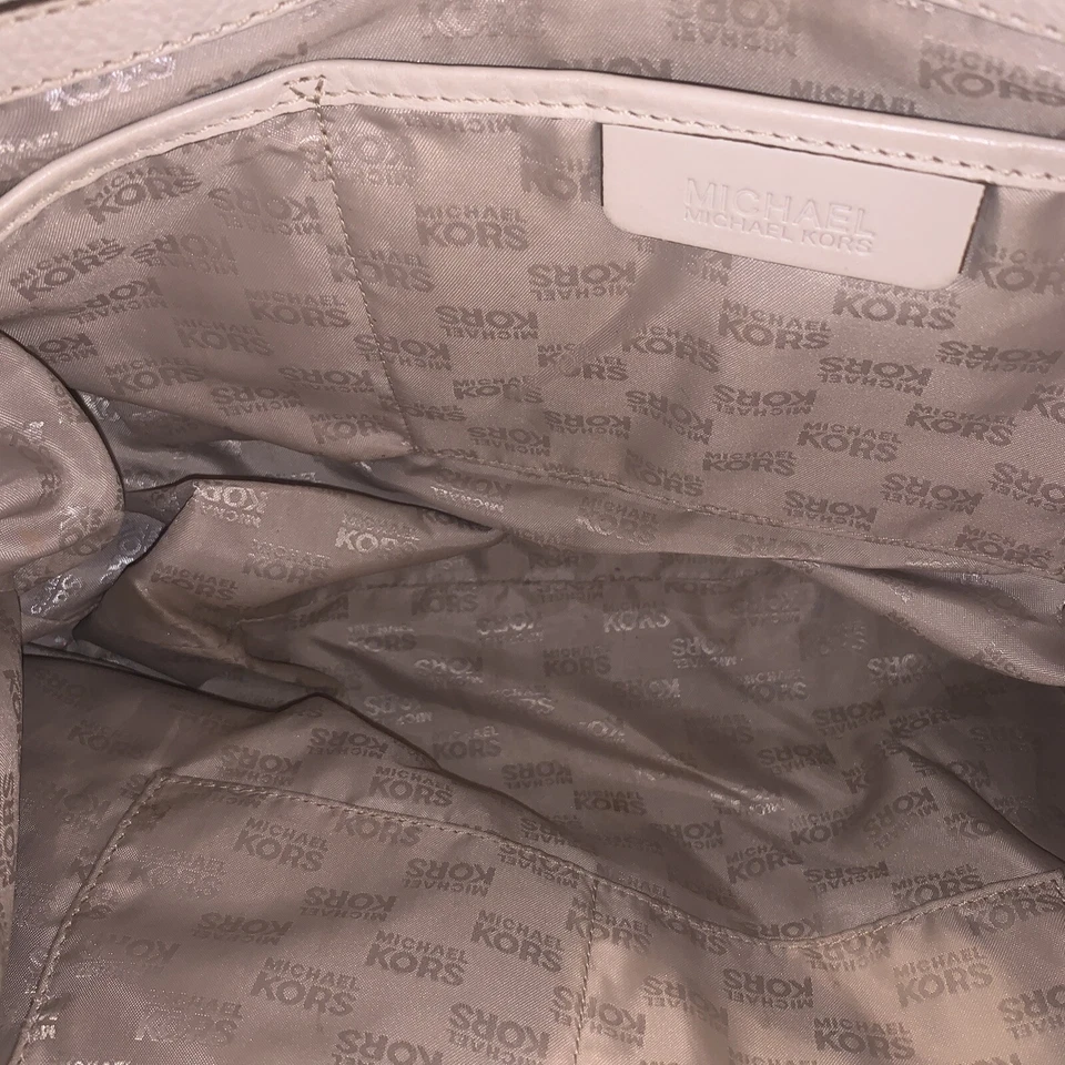 Bolsa de ombro Michael Kors Uptown Astor Stud creme/branco - Usado - Imagem 2 de 4