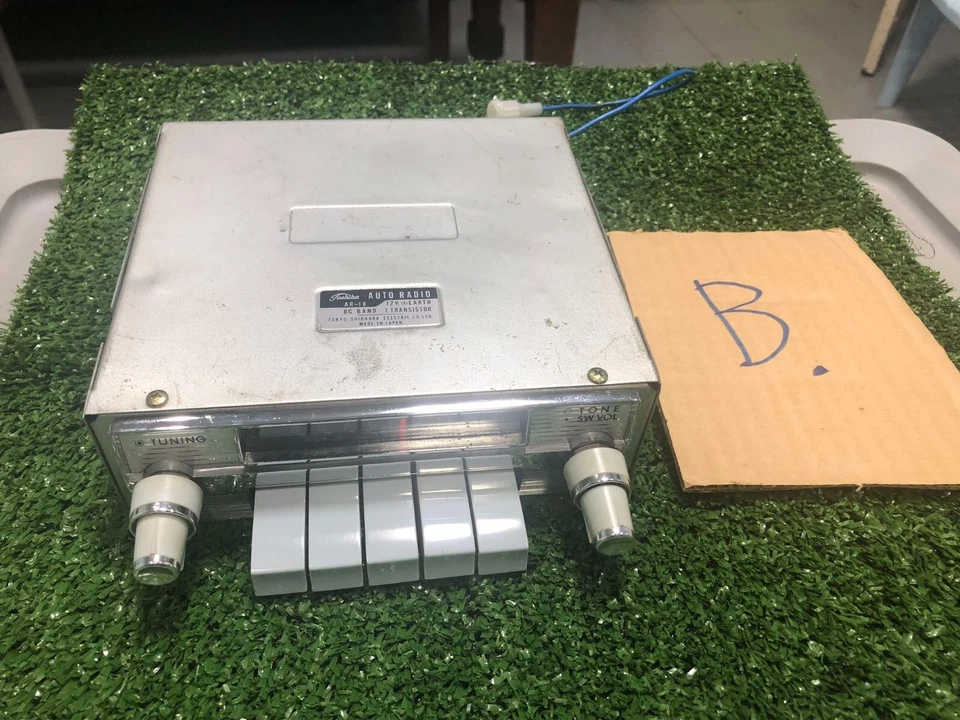 1964-67 DATSUN BLUEBIRD 410/411 Toshiba automotive radio.Nos Genuine japan (B) - Imagem 3 de 4