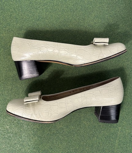 Salvatore Ferragamo 6B Sage Green Crocodile Leather Vara Bow Pumps Heels - Italy - Picture 10 of 12