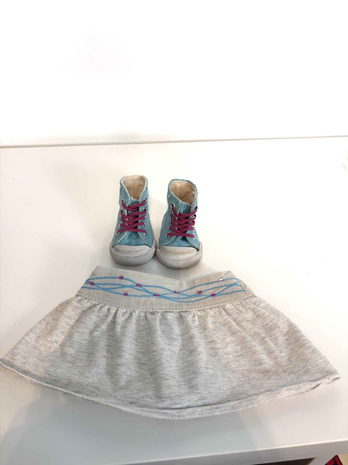AMERICAN GIRL Mia’s Skirt and shoes from her Meet Outfit-Retired