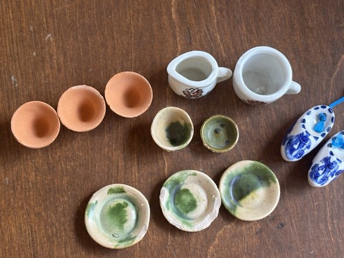 Vintage Lot of 11 Miniature Pottery Pieces Mugs Shoes Plates Bowls Planters - Picture 10 of 11
