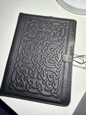 Oberon Design iPad Lederhülle Keltisches Knotenmuster Schwarz Handgefertigt