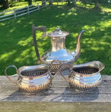 3 Piece Silverplated Tea Set   Viners of Sheffield England Kettle Creamer Bowl