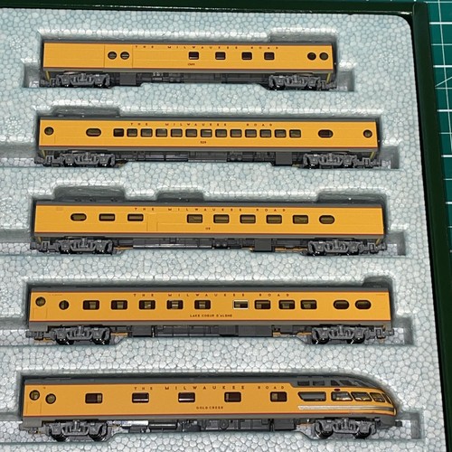 New! N-Scale Kato Milwaukee Rd & ABA Egines $690.00 - Picture 5 of 9
