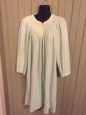 So Comfortable Vintage Vanity Fair light green robe med