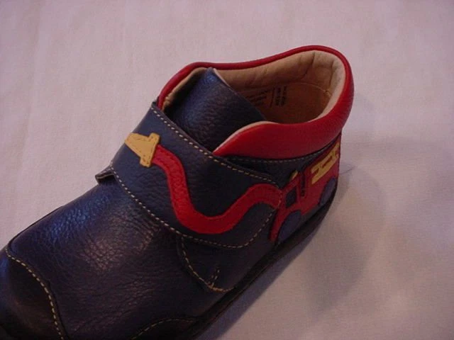 Zapatos Robeez Firetruck Bombero Manguera Cuero Zapatos ~NUEVOS~ Foto 3 de 3