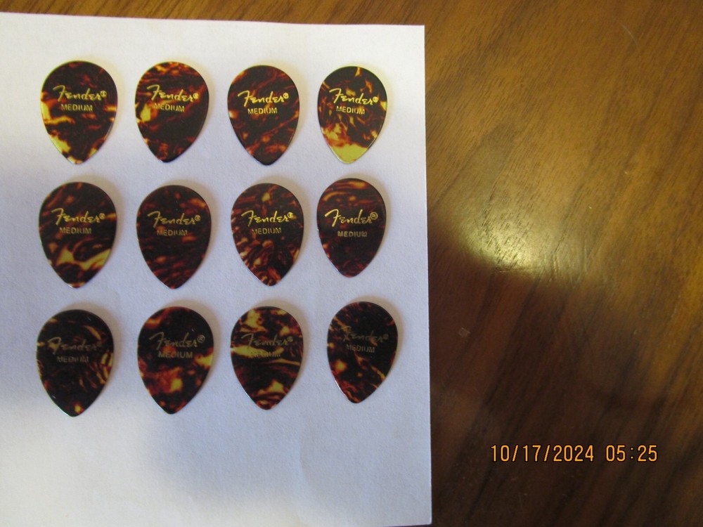 12 Pack Fender 358 Classic Celluloid Guitar Picks - Shell, Medium Gauge #1261