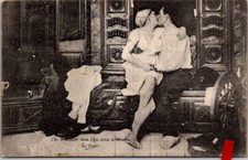 *61557 cpa autour des Lits clos Bretons - le Baiser