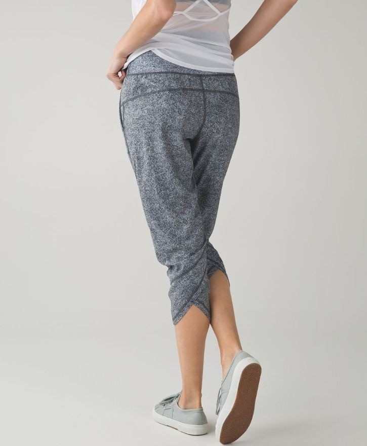Lululemon Tranquil Crop Rio Pants Mist White Black Sz 6