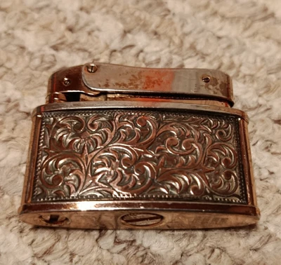 Altes ZENITH Benzinfeuerzeug Lighter Rankenmuster GRAVUR VERGOLDET Rarität - Bild 1 von 4