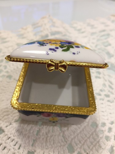 Vintage Fine China Porcelain Trinket jewellery box 3” Square Shaped Great Cond - Picture 2 of 5