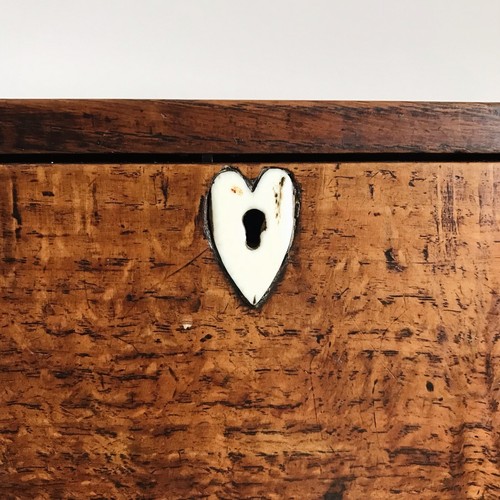 Antique Wooden Box With Heart Escutcheon Keyhole. Old Vintage Chest. Love. Trunk - Picture 8 of 9