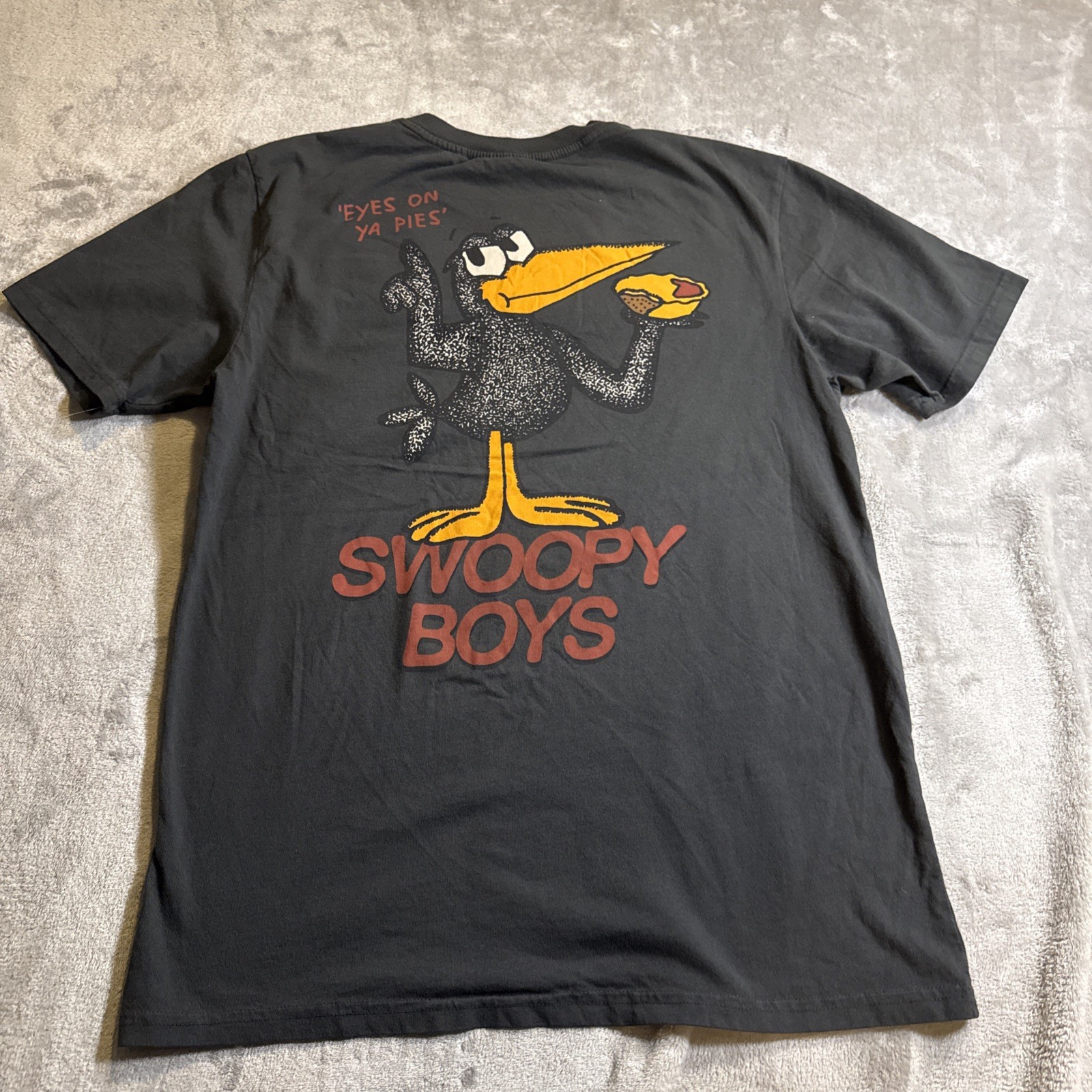 Roark T Shirt Mens Size Medium Swoopy Boys Black Eyes On Ya Pies Shirt *READ*