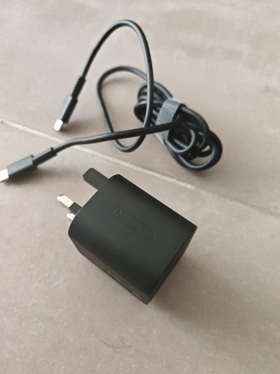 Chargeur Nintendo Switch 2 pour remplacer un câble perdu lors d'un voyage