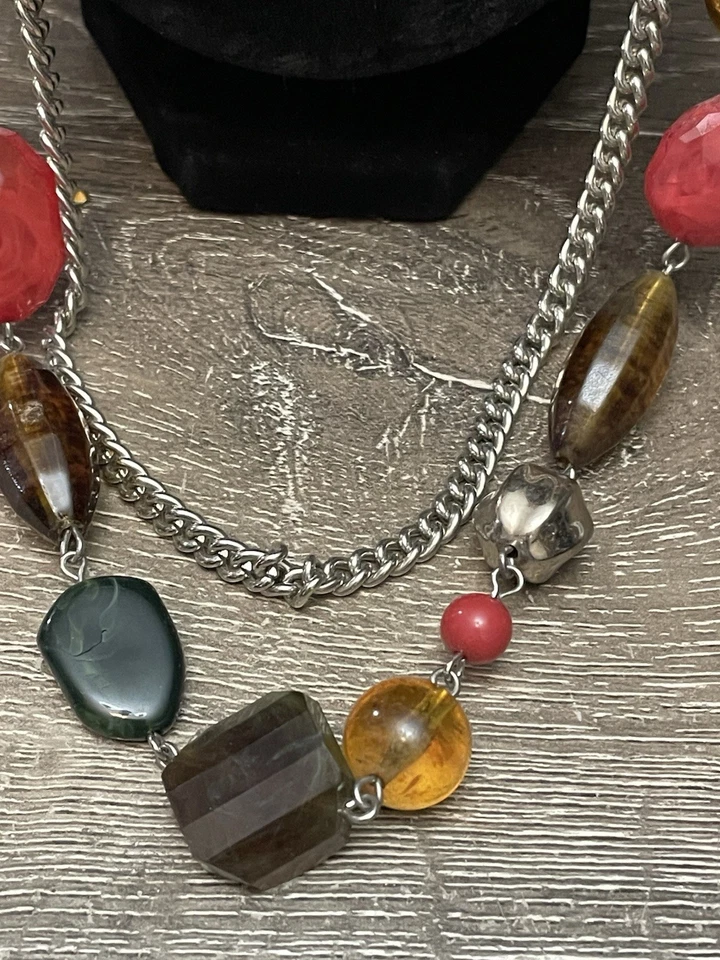 Collar Chico’s Multi-Hebra Distintivo Resina, Vidrio y Metal Cuentas, Asimétrico Foto 2 de 4