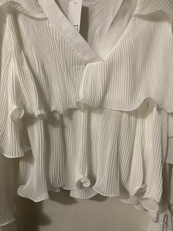 Women Plus Size White Plisse Ruffled Tiered Bell Sleeves Blouse. Size Large