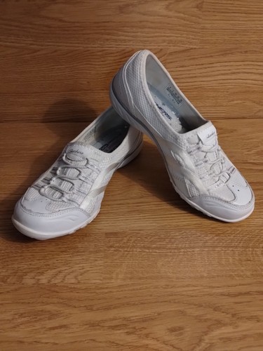 Skechers Breathe Easy Women's 6 Slip On Shoes Bikers Beige Relaxed Fit - Picture 7 of 11