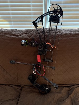 Bowtech Revolt XL 70lb RH COMPLETE SETUP READY TO HUNT.