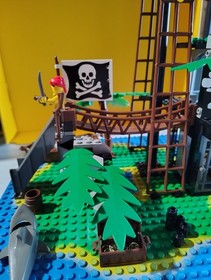 LEGO Collectors Condition 6270 Pirates: Forbidden Island & Instructions & Box