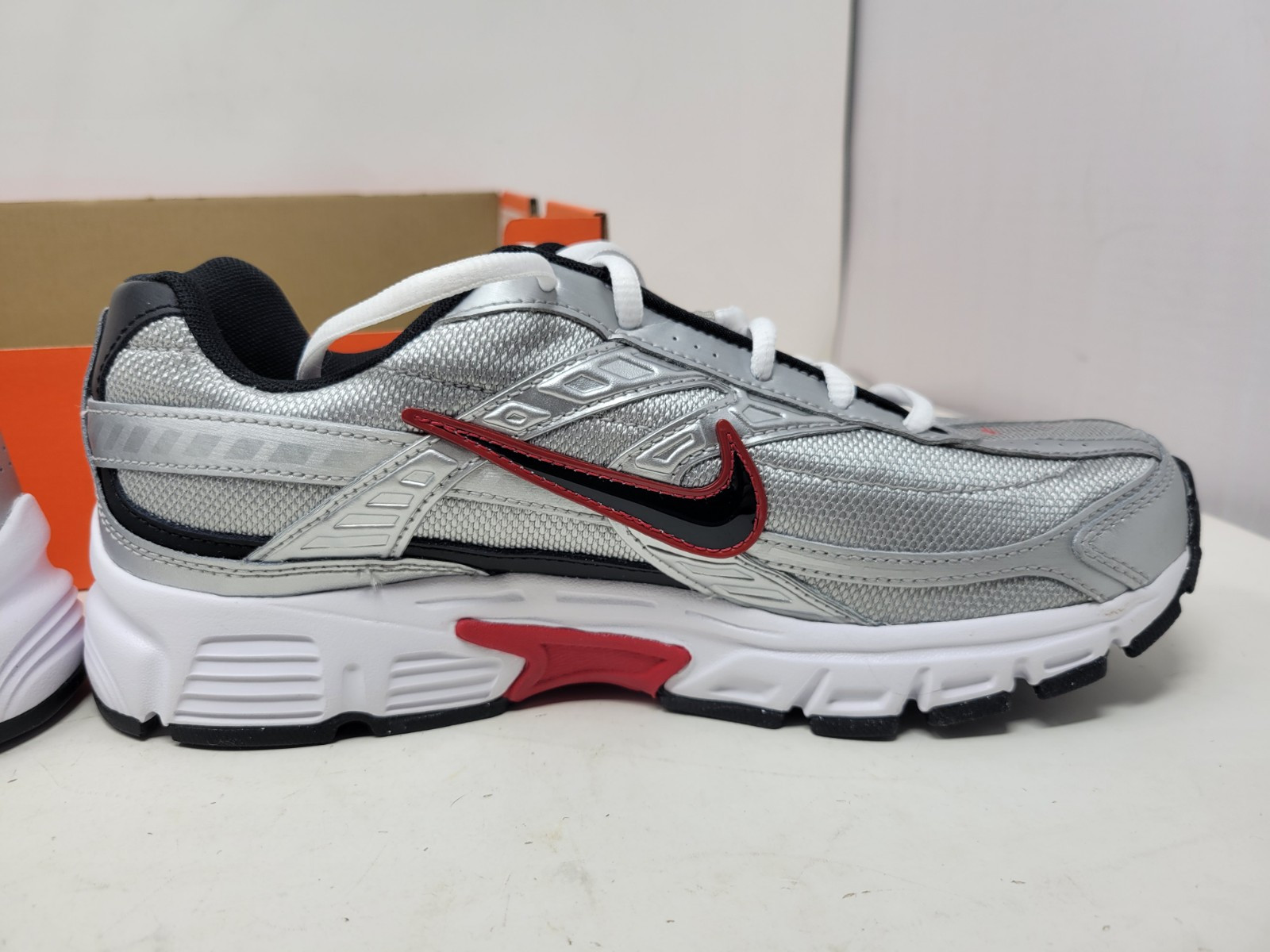 New Men's Metallic Silver/Black/White Nike Initiator #394055-001 Shoe Size 11.5