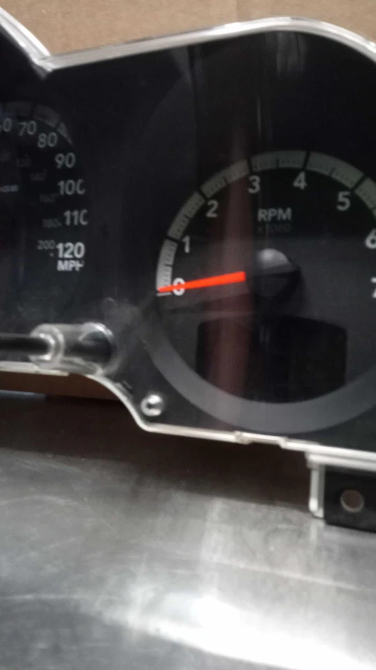 2011 Dodge Nitro Speedometer Gauge OEM 05172962AB Used, Scratches on Faceplate Foto 3 de 4