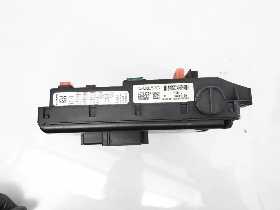 Caja de fusibles y relés de unión trasera Volvo V70 2006-2007 30732769 Foto 2 de 4