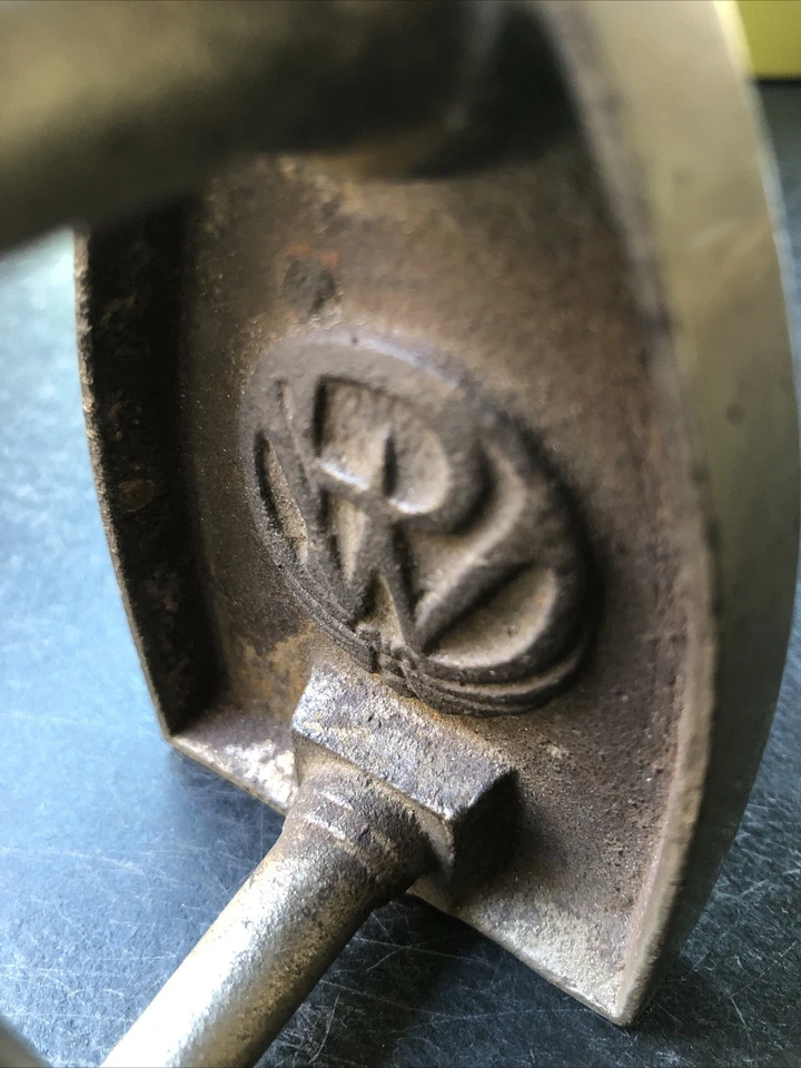 Petit Fer À Repasser Ancien De Dentellière Fonderie PW Paul Winterberger Fonte - Photo 2/4