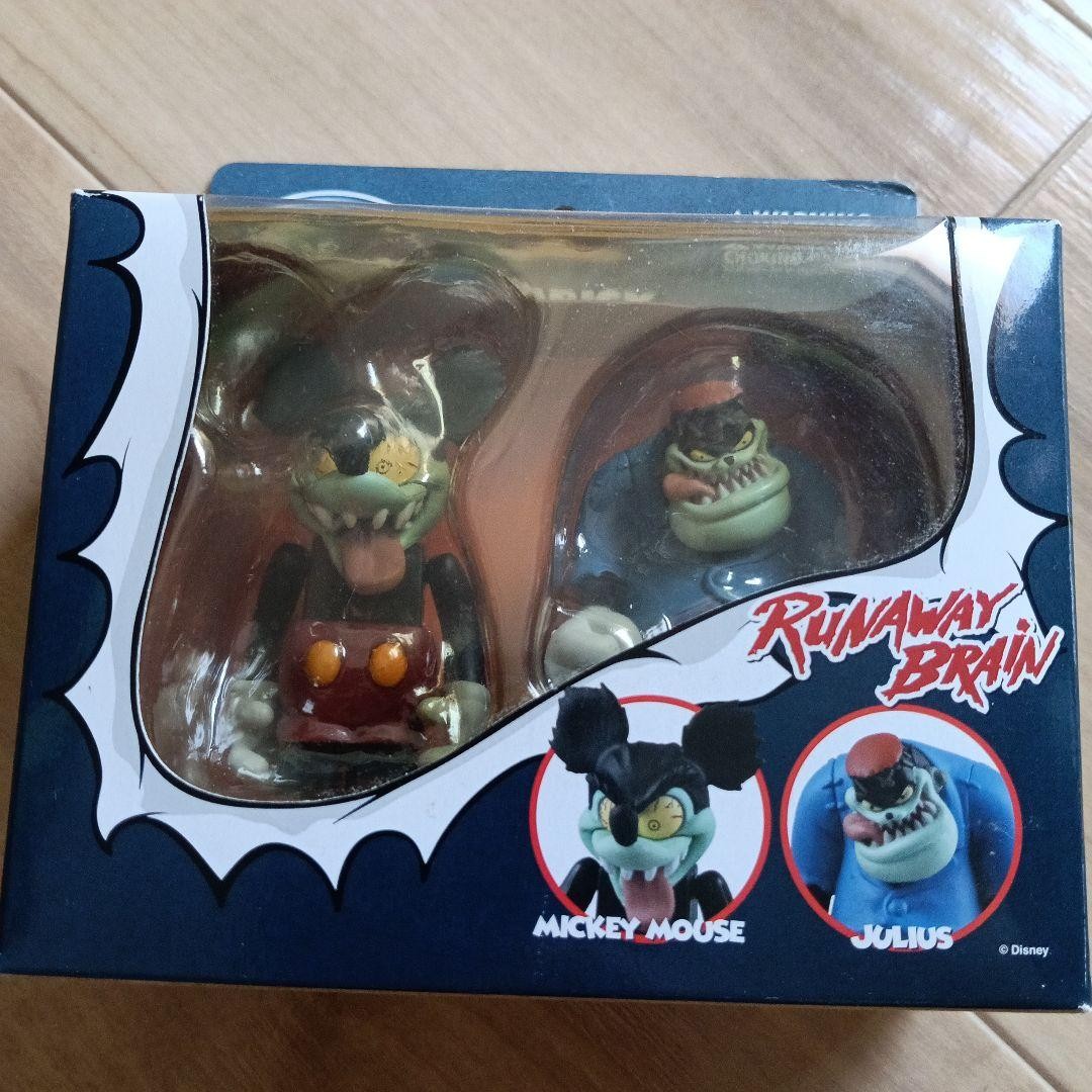 RUNAWAY BRAIN Mickey Mouse & Julius