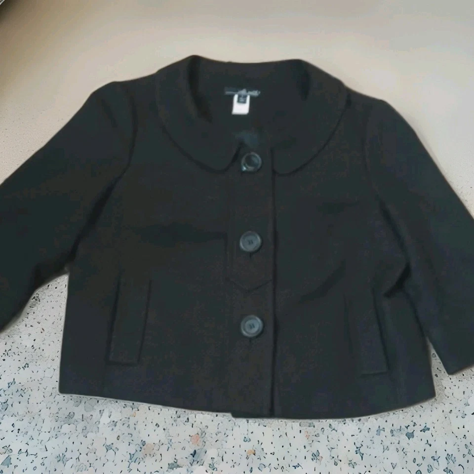 Blazer corto para mujer Willi Smith manga 3/4 negro talla grande. Botones grandes  Foto 2 de 4