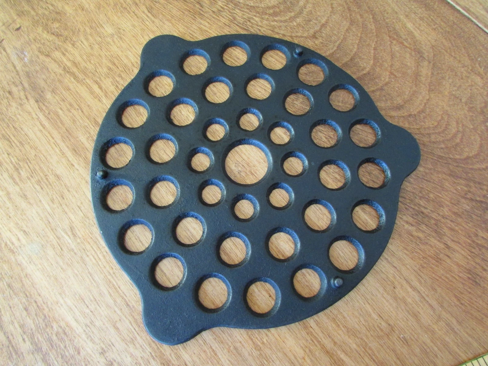 Vintage Cast Iron 8 Dot Trivet #1-- Dutch Oven & Chicken Fryer Skillet Pan