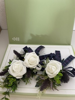 Corsage und Knopfloch lila Distel Elfenbein Rose Stolz/Schottland Tartan Band