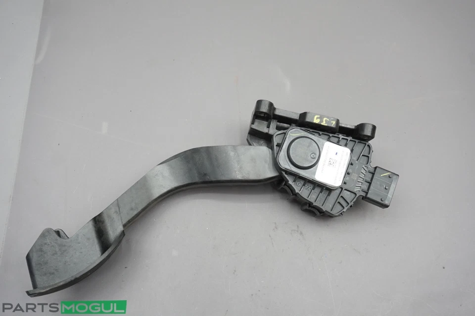 2012-2019 Fiat 500 Electric Accelerator Gas Throttle Pedal 68073429AA OEM - Image 4 of 4