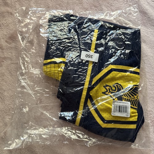 NWT Men's L Mitchell & Ness Marquette Golden Eagles NCAA 2002 Basketball Shorts - Picture 3 of 6