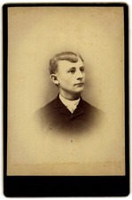 Cabinet Card Circa 1880s A.R. Newell Young Handsome Man In Suit Rockville