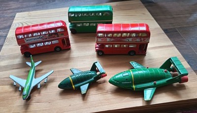 Sortiment 5 Druckgussmodelle, Busse, Flugzeug und Thunderbird T2 + 1 Kunststoff T2