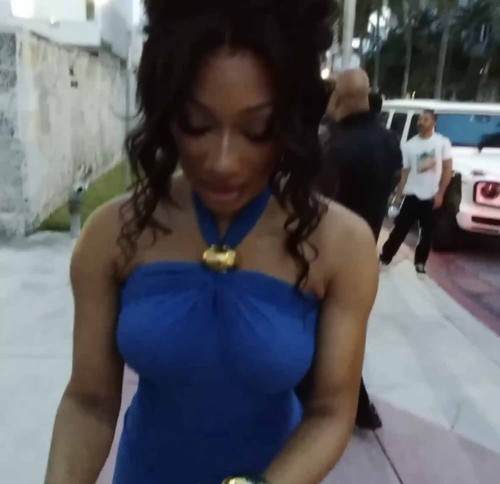 Micrófono firmado Megan Thee Stallion certificado de autenticidad1 - Imagen 2 de 5