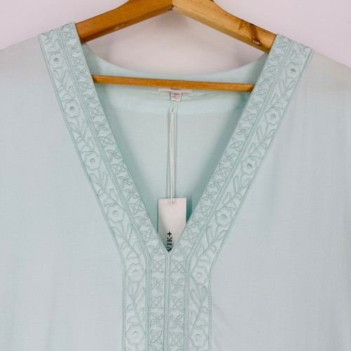 Tavik Aqua Blue Floral Embroidered V-Neck 3/4 Sleeve Split Hem Beachy Tunic XS - Picture 3 of 8